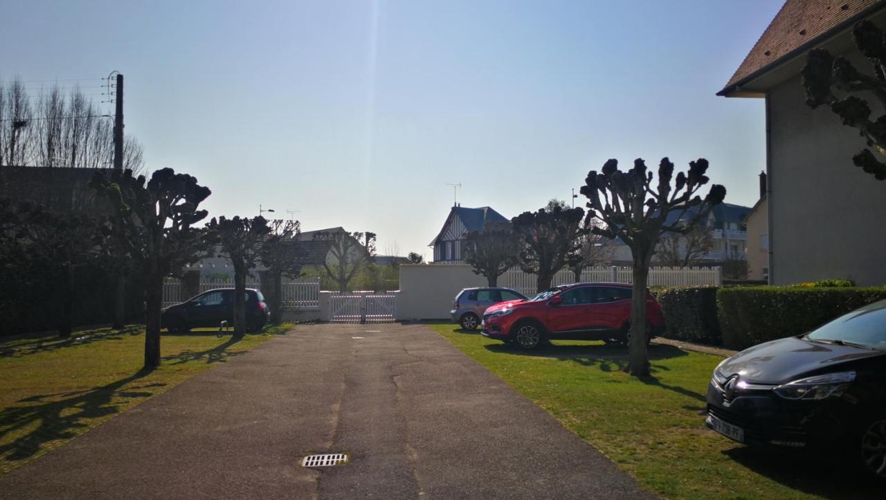 Charmant 2 Pieces A 5 Mn A Pied De La Mer Cabourg Exterior foto